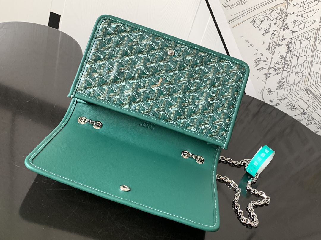 Alexandre Iii Shoulder Bag In Green